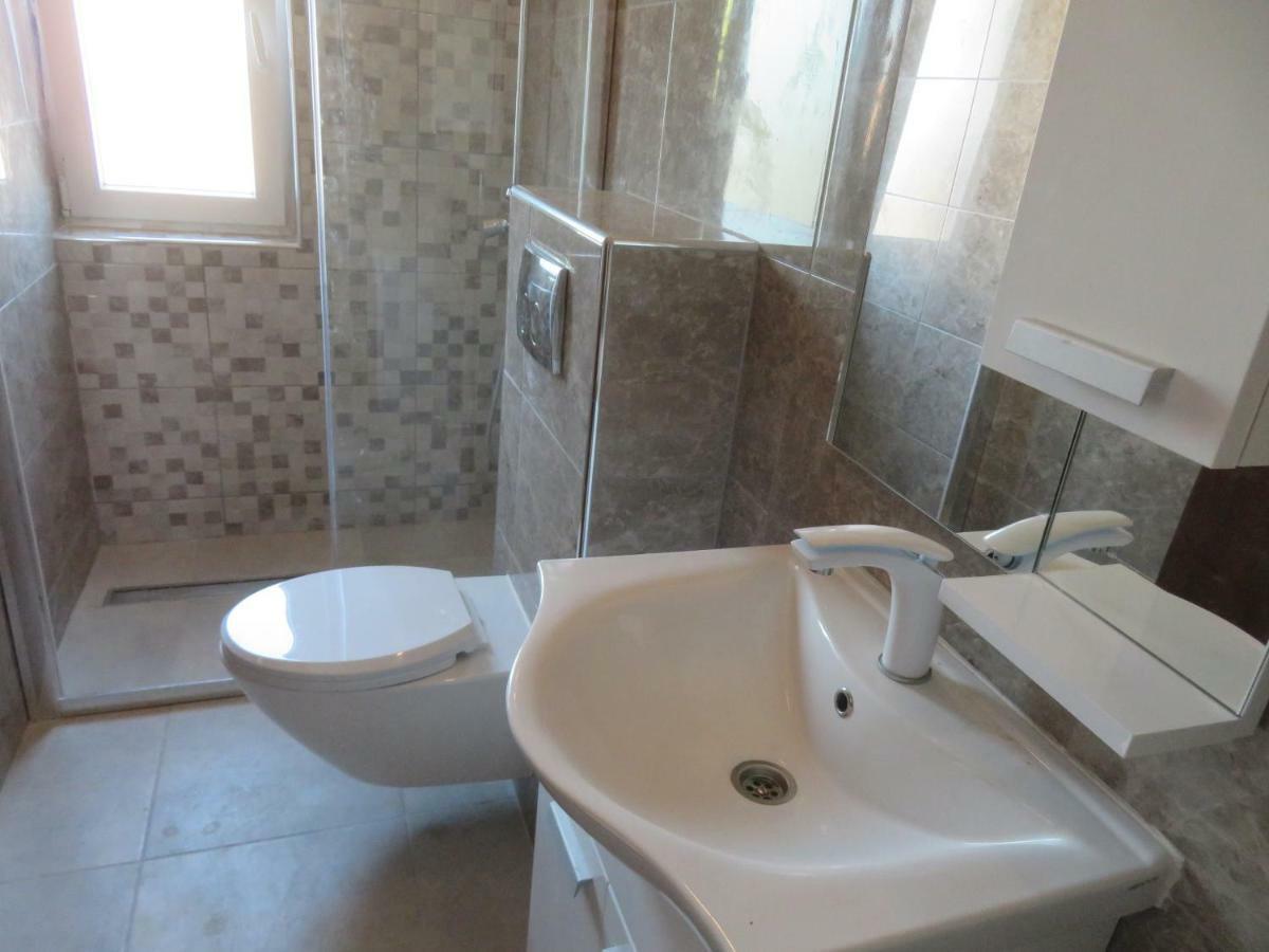 Vila Velvet Hotel Starigrad Paklenica Bagian luar foto