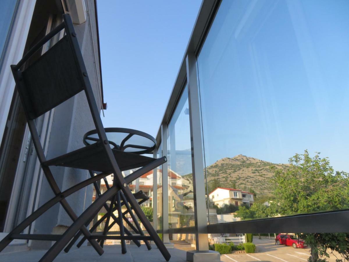 Vila Velvet Hotel Starigrad Paklenica Bagian luar foto